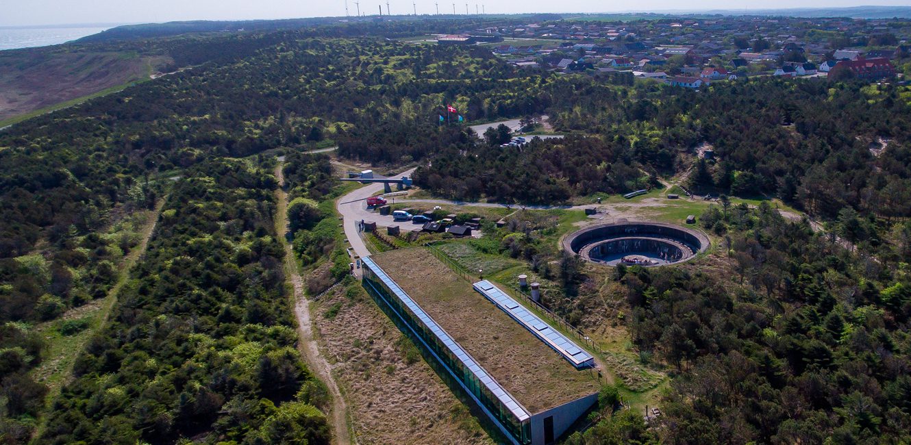 Dronefoto fra bunkermuseet i Hansholm