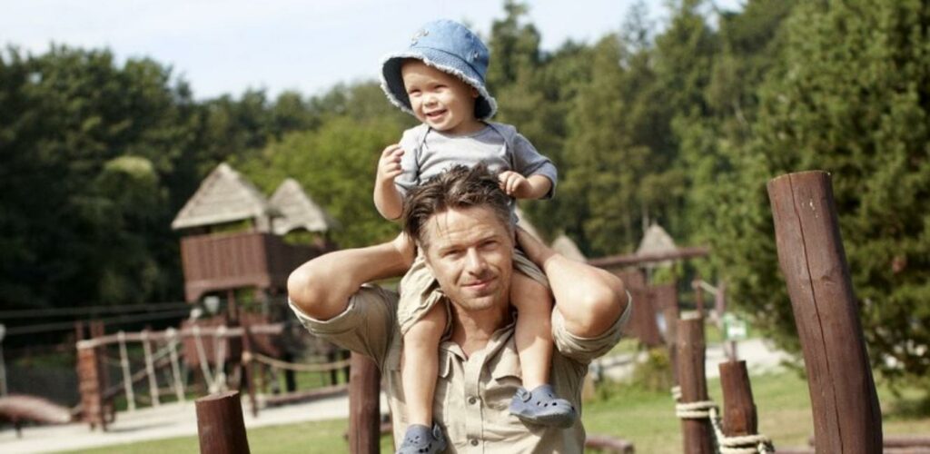 Far og søn i Knuthenborg Safaripark