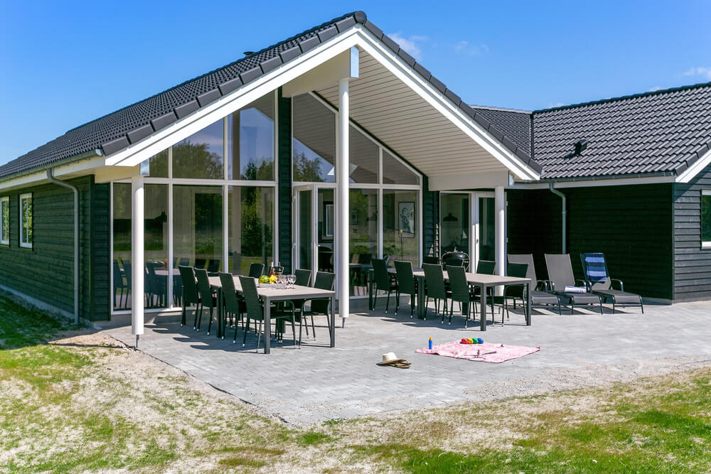 Dette skønne poolhus nr. 459 med plads til 16 personer ligger i Lolland/Falster/Møn