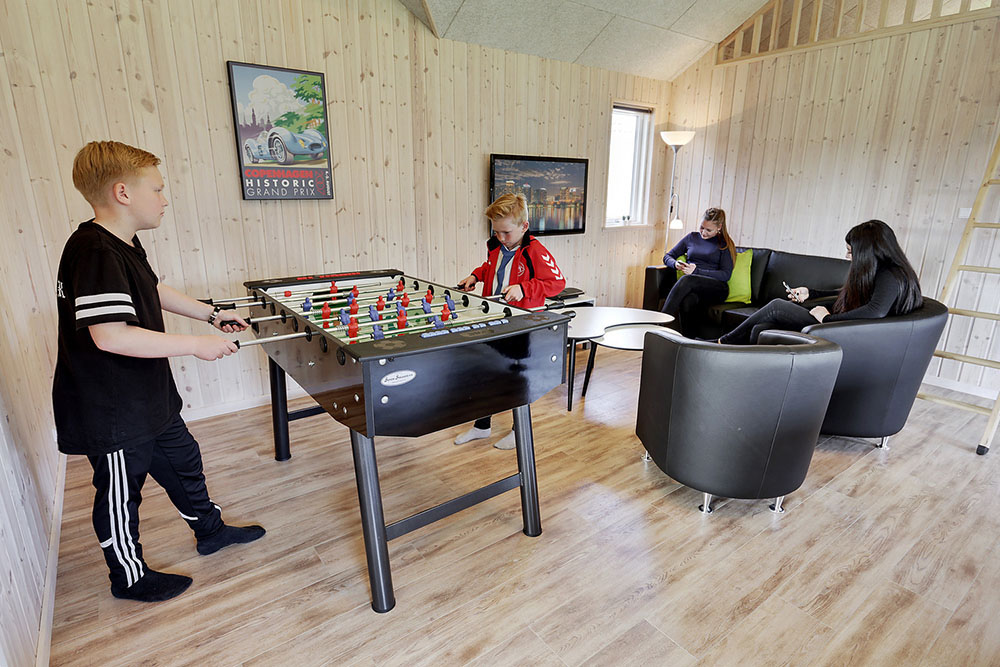 Aktivitetsrum i luksushus nr. 315 med 7 soveværelser og plads til 18 personer.