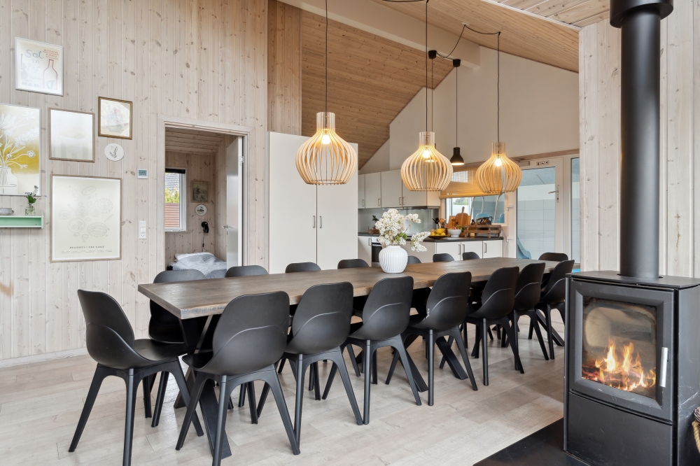 Det store lyse opholdrum i luksushus nr. 323 til 16.
