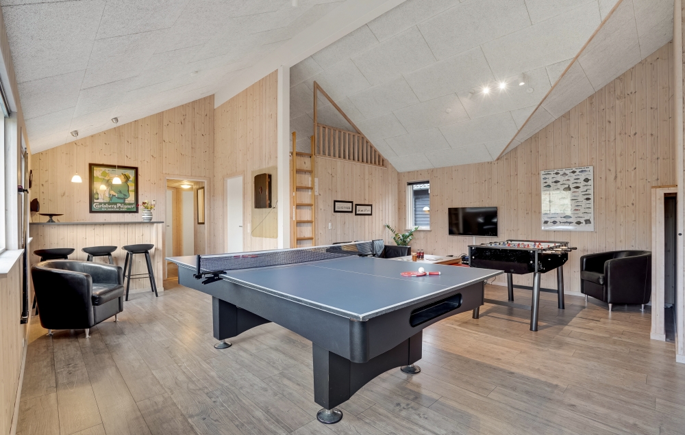 Ud over de mange timer, man kan bruge i husets pool-afdeling, så byder luksushus 328 også på billard/bordtennis og dart