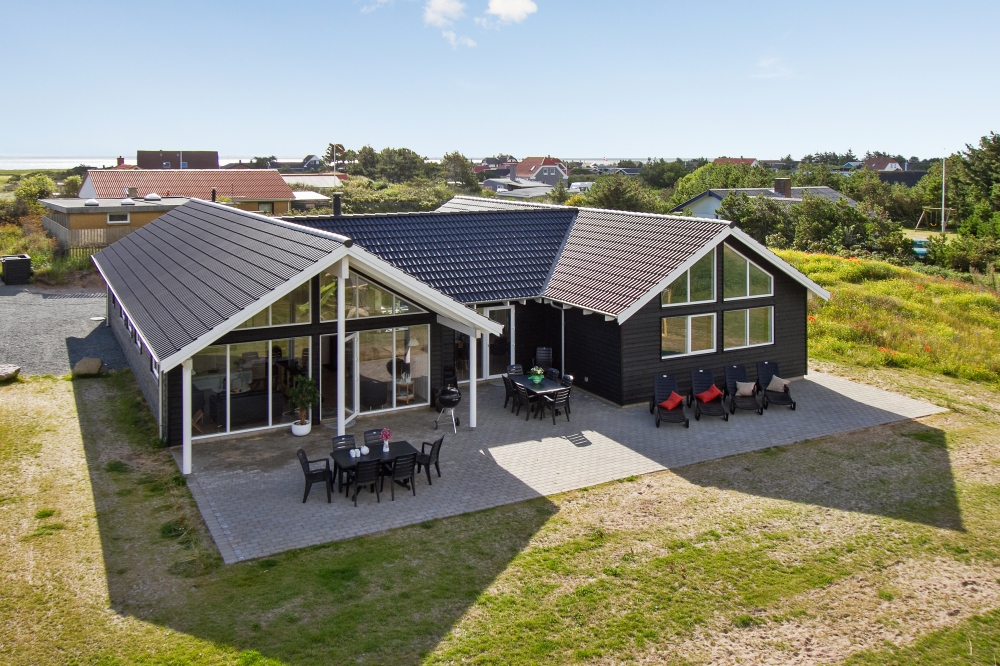 Dette skønne poolhus nr. 328 med plads til 18 personer ligger i Vestjylland