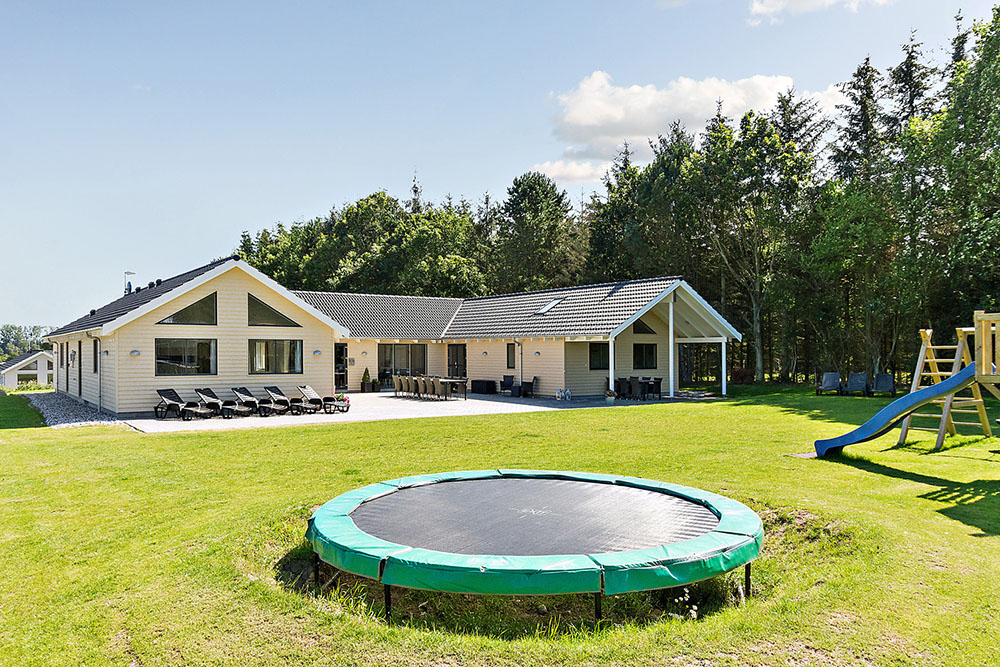 Dette skønne poolhus nr. 330 med plads til 24 personer ligger i Østjylland