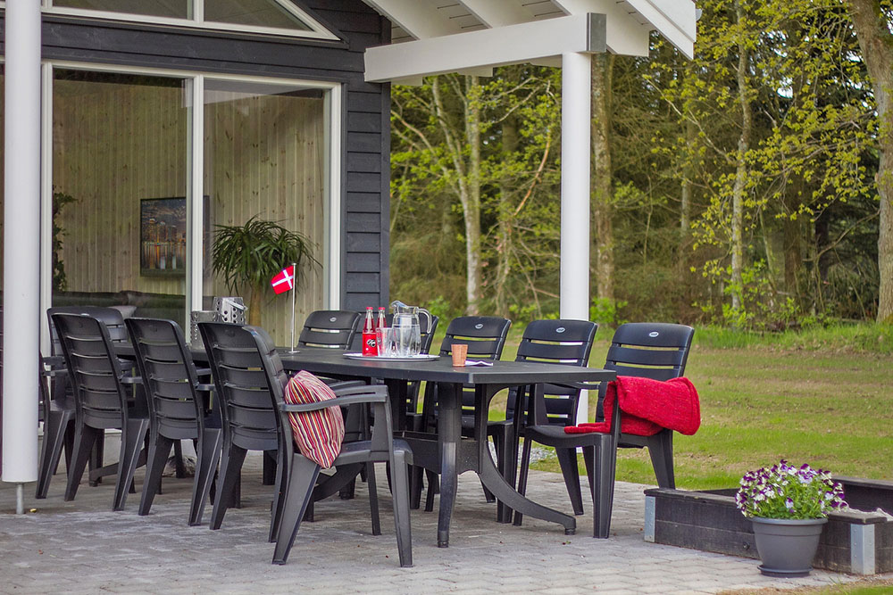 Nyd en grillaften på terrassen i luksushus nr. 334 i Østjylland