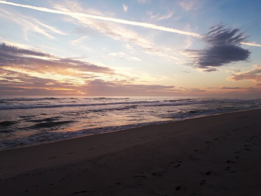 Stranden nær luksushus nr. 332 i Vestjylland indbyder til en gåtur.