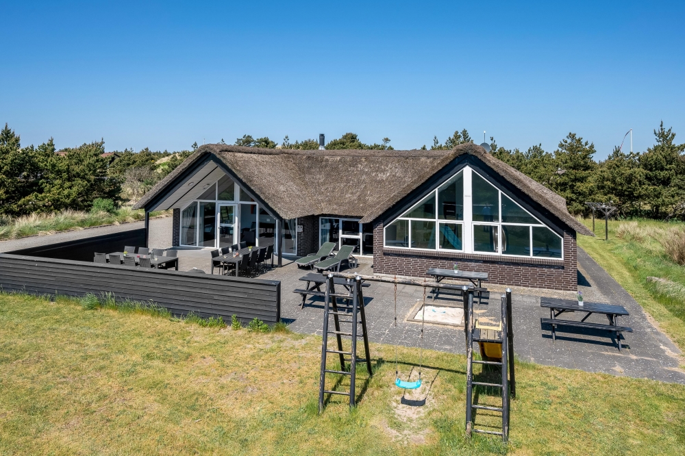 Dette skønne poolhus nr. 332 med plads til 20 personer ligger i Vestjylland