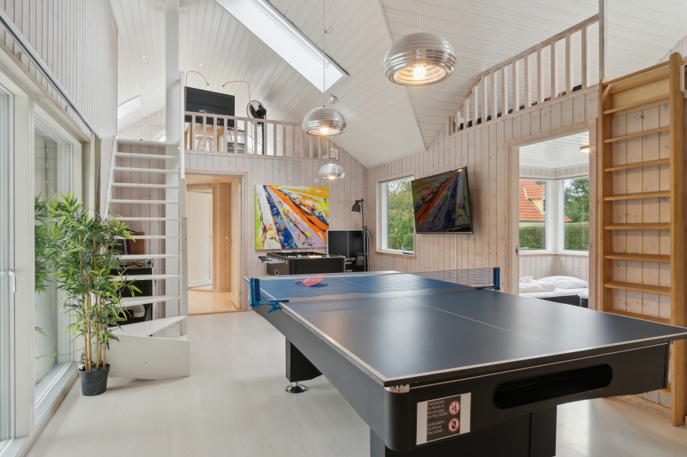 Ud over de mange timer, man kan bruge i husets pool-afdeling, så byder luksushus 339 også på billard/bordtennis og dart
