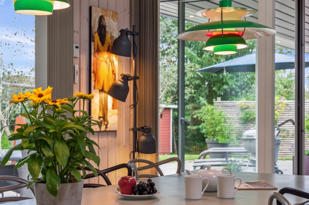 Det store lyse opholdrum i luksushus nr. 339 til 16.