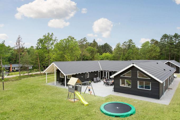 Dette skønne poolhus nr. 346 med plads til 22 personer ligger i Nordsjælland