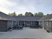 Luksushus nr. 346 har en dejlig terrasse med gode havemøbler til 22 personer.