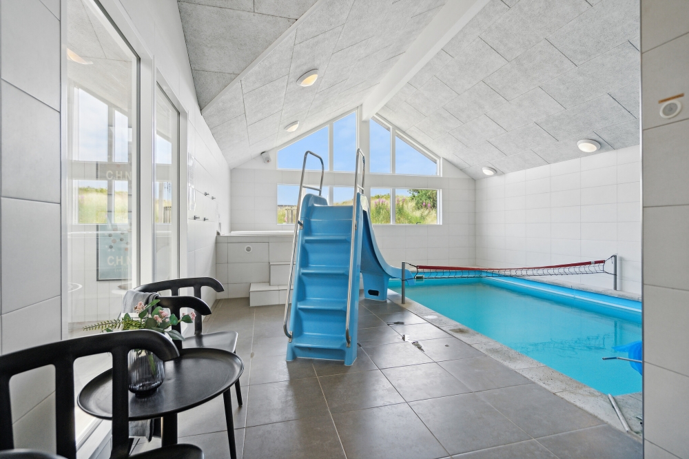 Den lækre pool i luksushuse nr. 348 til 20 personer