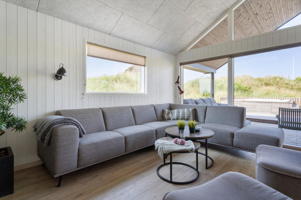 Sofaen i luksushus 348 i Vestjylland indbyder til brætspil eller at se en film sammen.