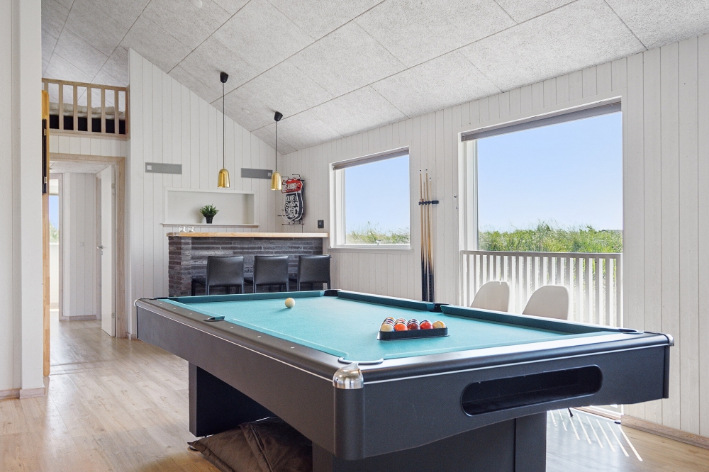 Ud over de mange timer, man kan bruge i husets pool-afdeling, så byder luksushus 348 også på billard/bordtennis og dart