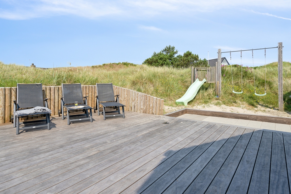 Stor terrasse ved luksushus nr. 348 i Vestjylland.