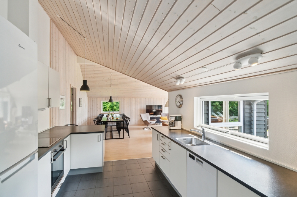 Køkkenet i luksushus nr. 352 er godt indrettet.