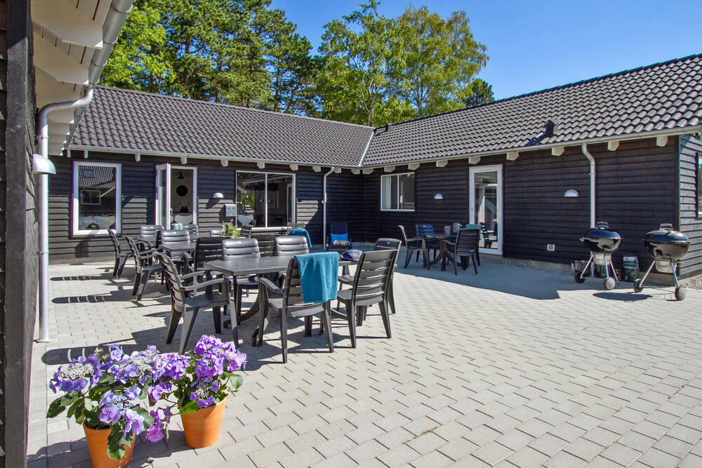 Luksushus nr. 351 har en dejlig terrasse med gode havemøbler til 22 personer.