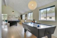 Ud over de mange timer, man kan bruge i husets pool-afdeling, så byder luksushus 365 også på billard/bordtennis og dart