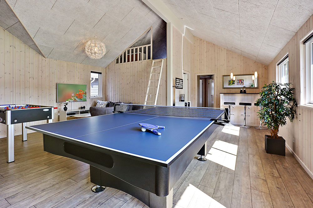 Ud over de mange timer, man kan bruge i husets pool-afdeling, så byder luksushus 367 også på billard/bordtennis og dart
