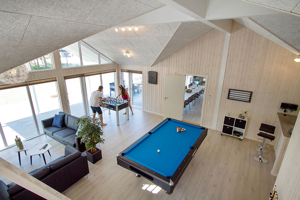 Ud over de mange timer, man kan bruge i husets pool-afdeling, så byder luksushus 370 også på billard/bordtennis og dart