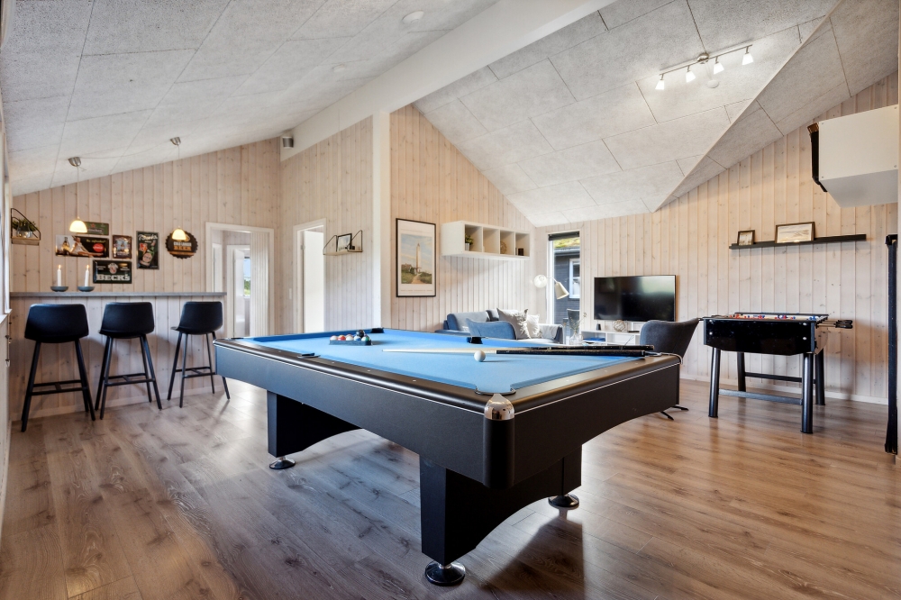 Ud over de mange timer, man kan bruge i husets pool-afdeling, så byder luksushus 371 også på billard/bordtennis og dart