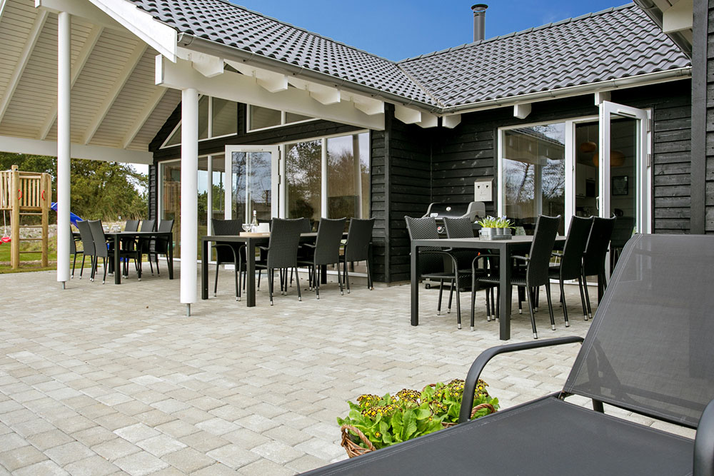 Luksushus nr. 372 har en dejlig terrasse med gode havemøbler til 18 personer.