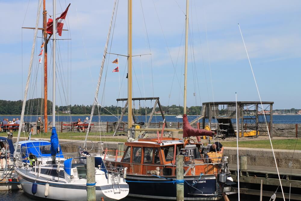 Det skønne område Limfjorden indbyder til et ophold i luksushus nr. 373.