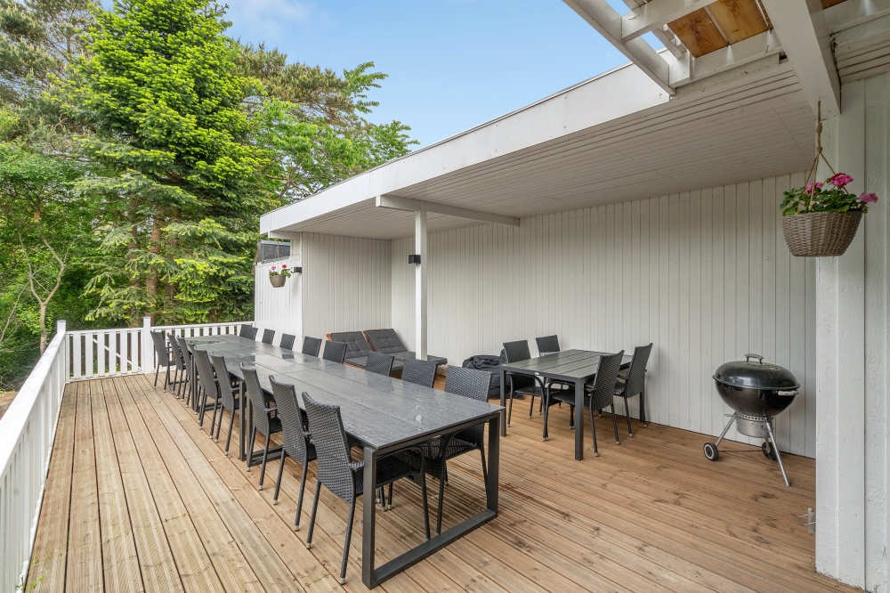 Nyd en grillaften på terrassen i luksushus nr. 373 i Limfjorden