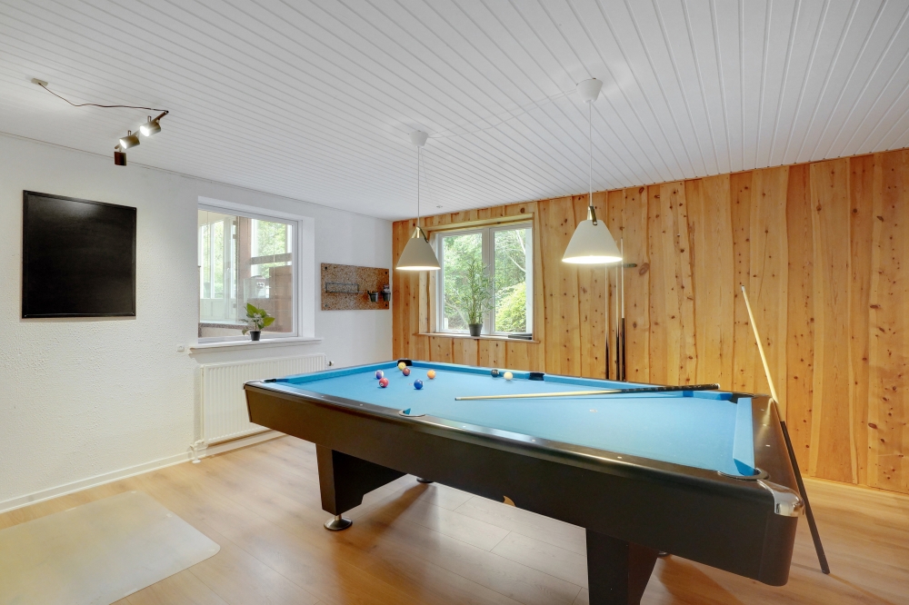 Ud over de mange timer, man kan bruge i husets pool-afdeling, så byder luksushus 373 også på billard/bordtennis og dart