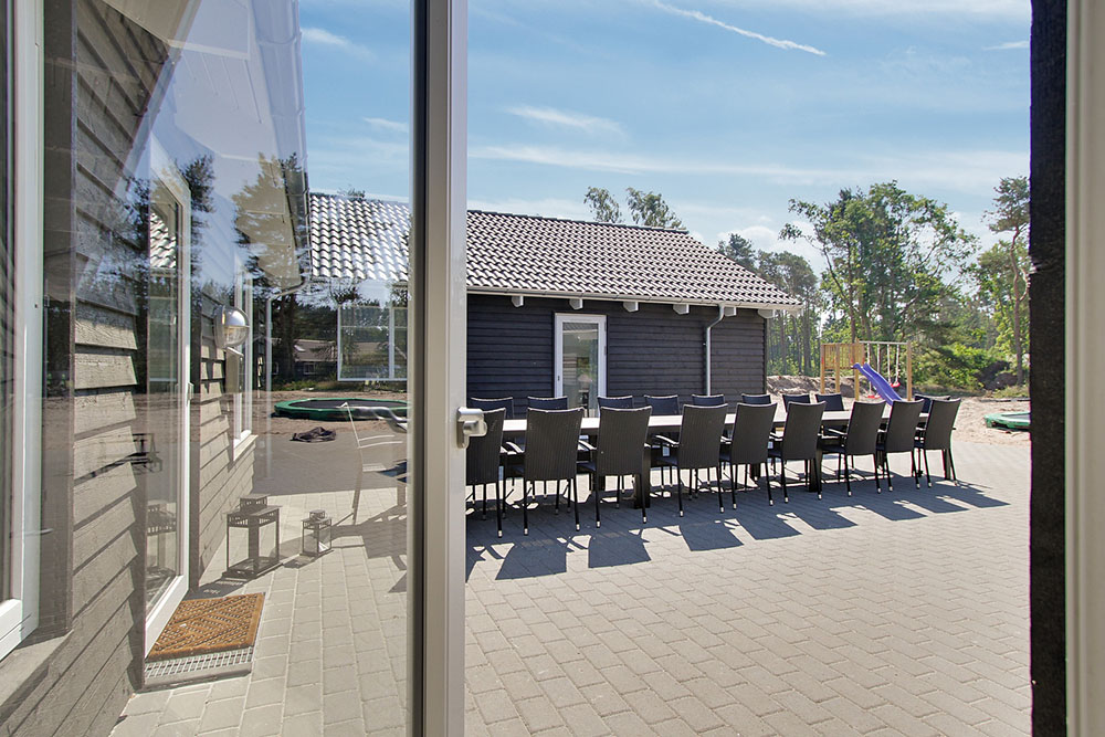 Nyd en grillaften på terrassen i luksushus nr. 374 i Bornholm