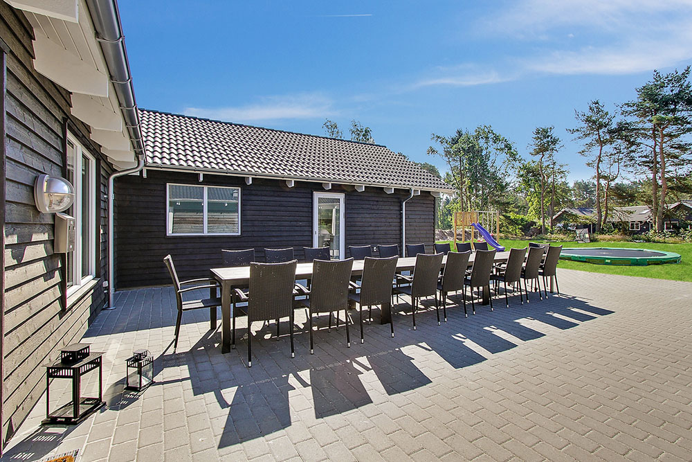Luksushus nr. 374 har en dejlig terrasse med gode havemøbler til 22 personer.