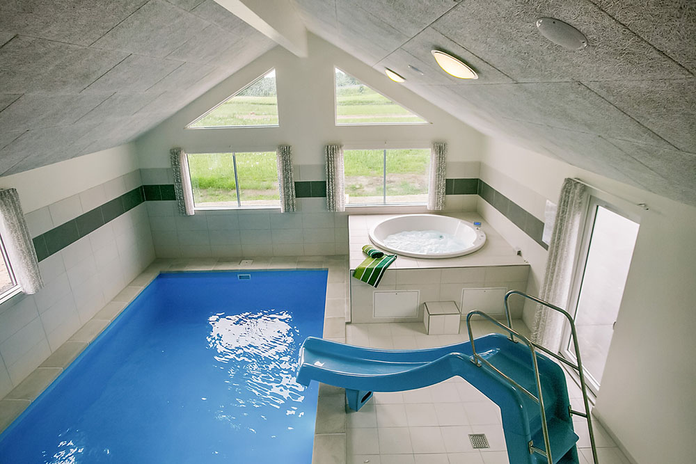 Den lækre pool i luksushuse nr. 376 til 22 personer