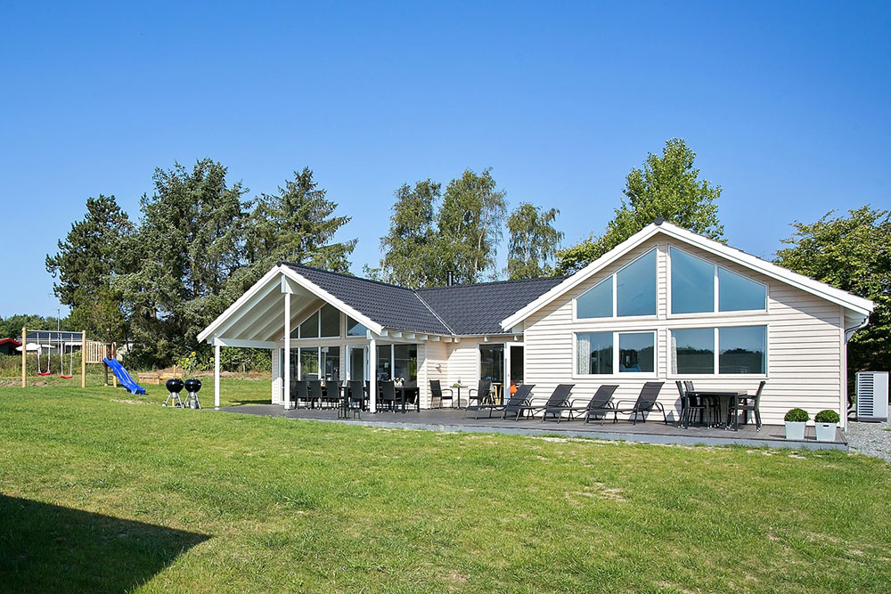 Luksushus nr. 379 har en dejlig terrasse med gode havemøbler til 18 personer.