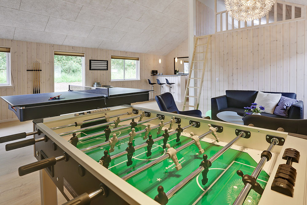 Ud over de mange timer, man kan bruge i husets pool-afdeling, så byder luksushus 379 også på billard/bordtennis og dart