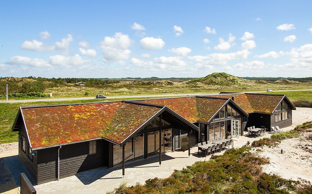 Dette skønne poolhus nr. 383 med plads til 18 personer ligger i Vestjylland