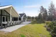 Flot sommerhus nr. 384 med god plads til op til 20 personer