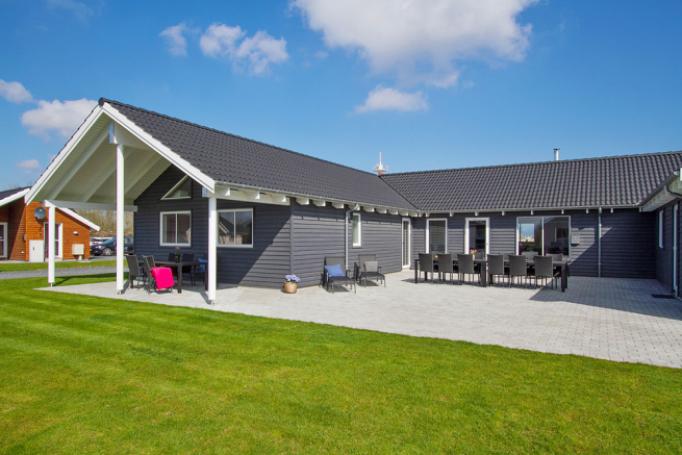 Dette skønne poolhus nr. 703 med plads til 20 personer ligger i Tyskland