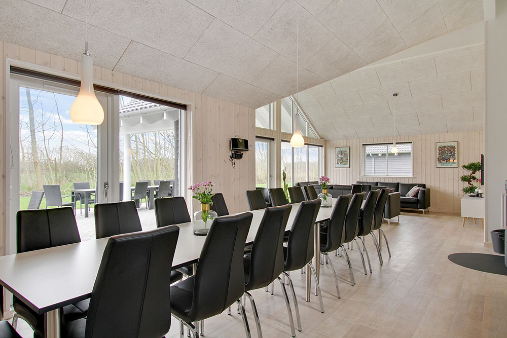 Opholdsrum med plads til 18 i luksushus nr. 712.
