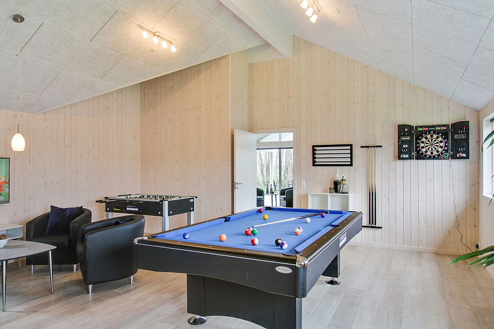 Ud over de mange timer, man kan bruge i husets pool-afdeling, så byder luksushus 712 også på billard/bordtennis og dart