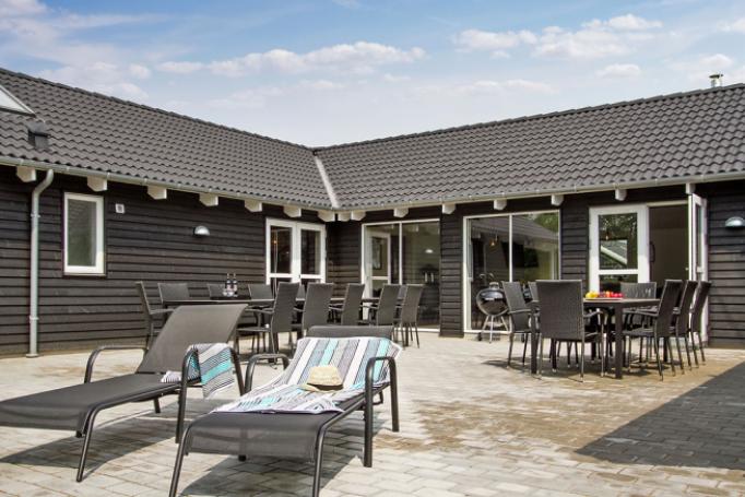 Dette skønne poolhus nr. 714 med plads til 24 personer ligger i Tyskland