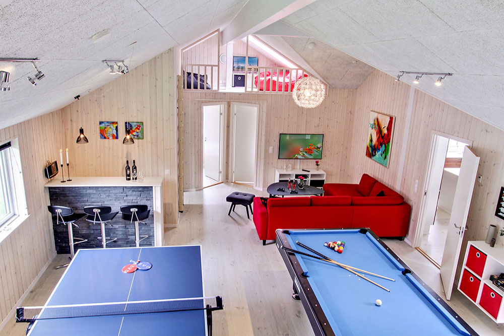 Ud over de mange timer, man kan bruge i husets pool-afdeling, så byder luksushus 715 også på billard/bordtennis og dart