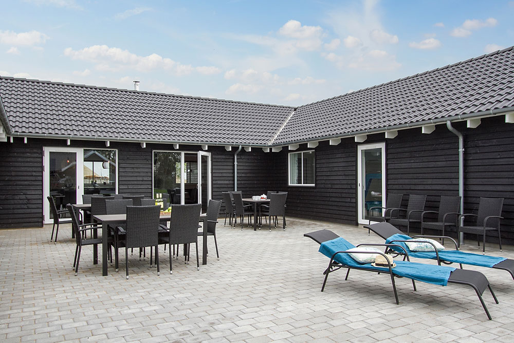 Nyd en grillaften på terrassen i luksushus nr. 707 i Tyskland