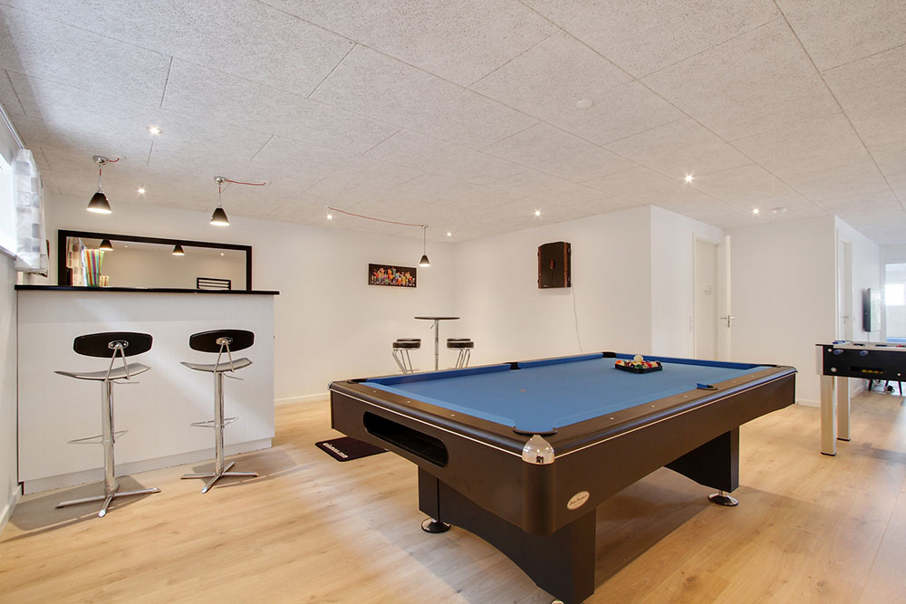 Ud over de mange timer, man kan bruge i husets pool-afdeling, så byder luksushus 400 også på billard/bordtennis og dart