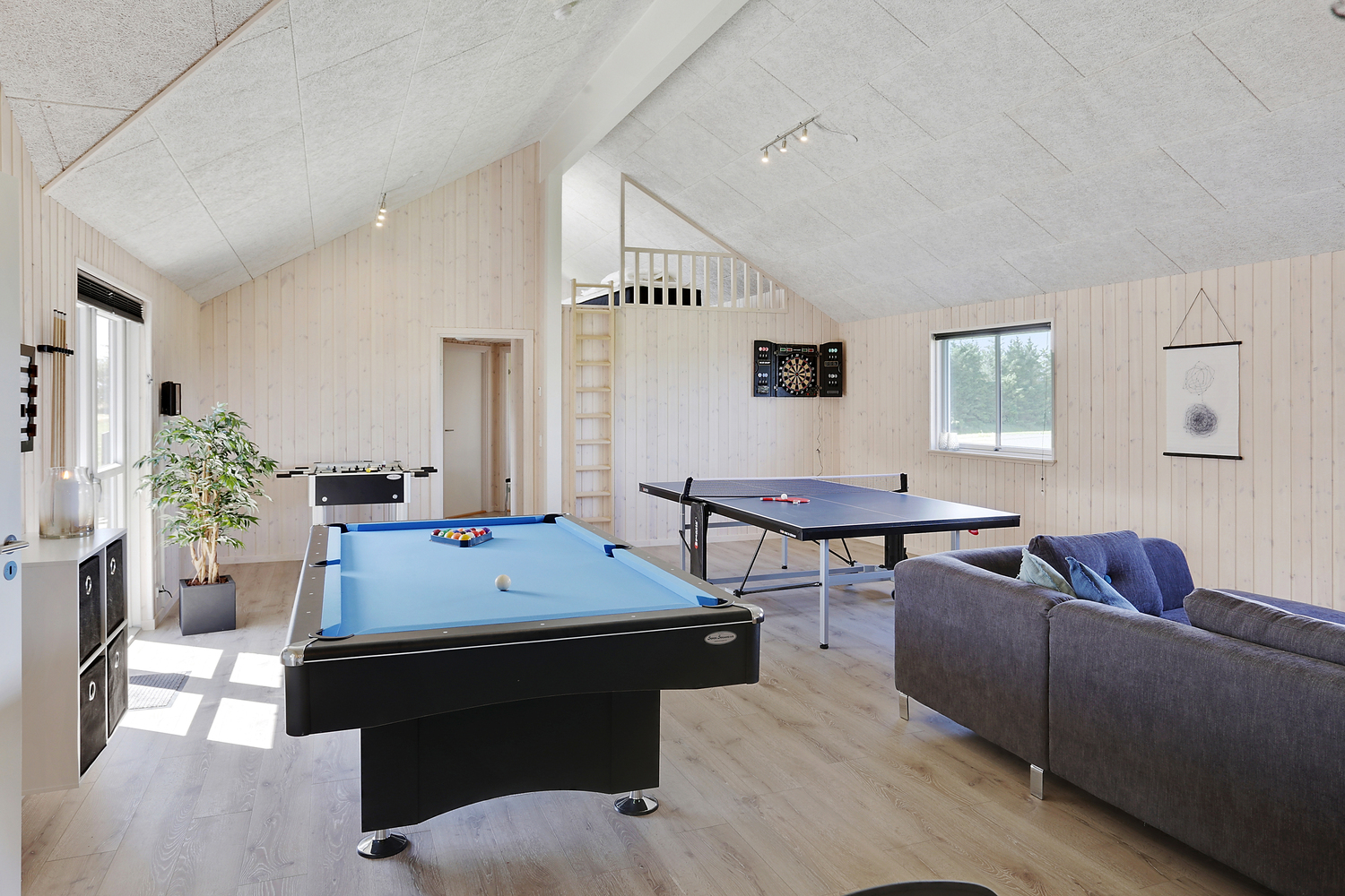 Ud over de mange timer, man kan bruge i husets pool-afdeling, så byder luksushus 404 også på billard/bordtennis og dart