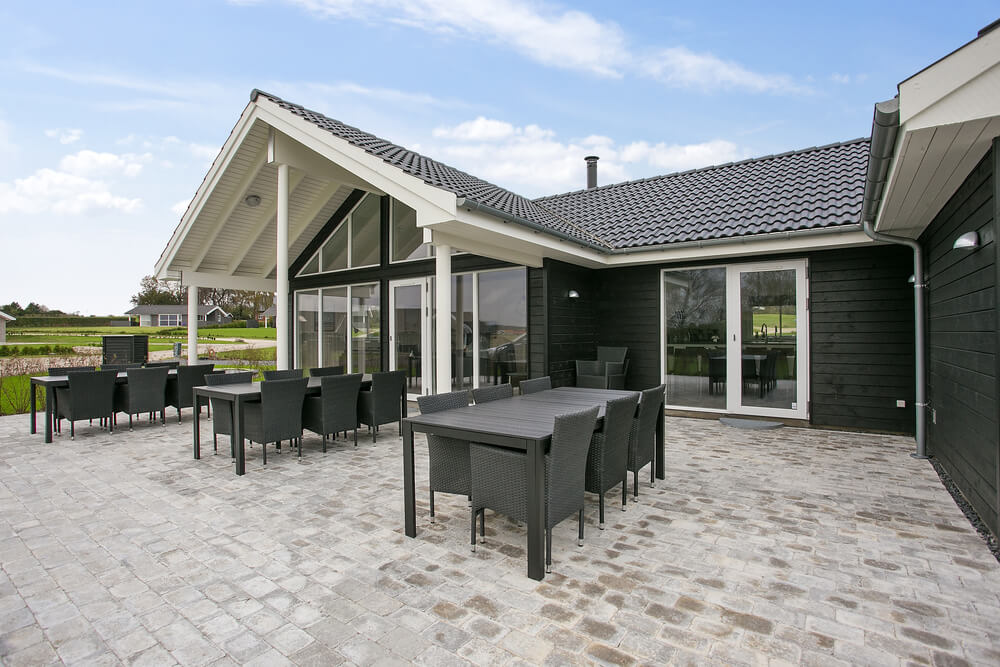 Luksushus nr. 392 har en dejlig terrasse med gode havemøbler til 18 personer.
