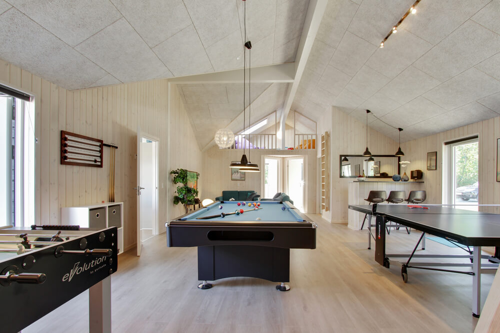 Ud over de mange timer, man kan bruge i husets pool-afdeling, så byder luksushus 410 også på billard/bordtennis og dart