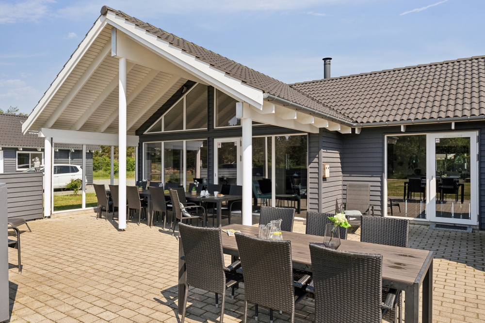 Luksushus nr. 409 har en dejlig terrasse med gode havemøbler til 18 personer.