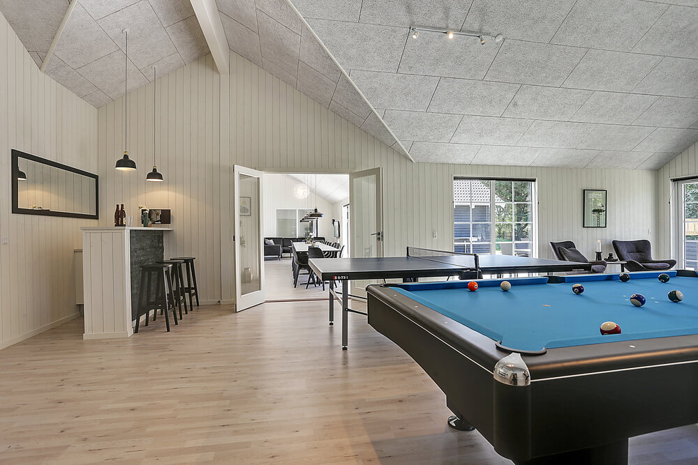 Ud over de mange timer, man kan bruge i husets pool-afdeling, så byder luksushus 419 også på billard/bordtennis og dart