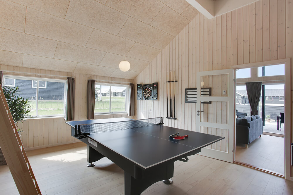 Luksushus 418 til 14 personer byder på et stort aktivitetsrum med bl.a. billard og dart