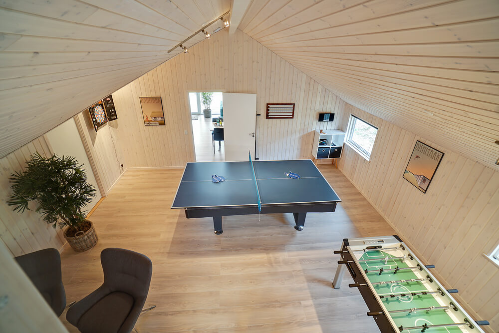 Luksushus 417 til 14 personer byder på et stort aktivitetsrum med bl.a. billard og dart
